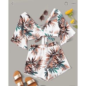 Tropical back top and shorts ⭐️